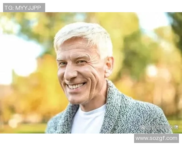 卫衣鲁本迪亚斯展现足球场外的时尚魅力与个人风格